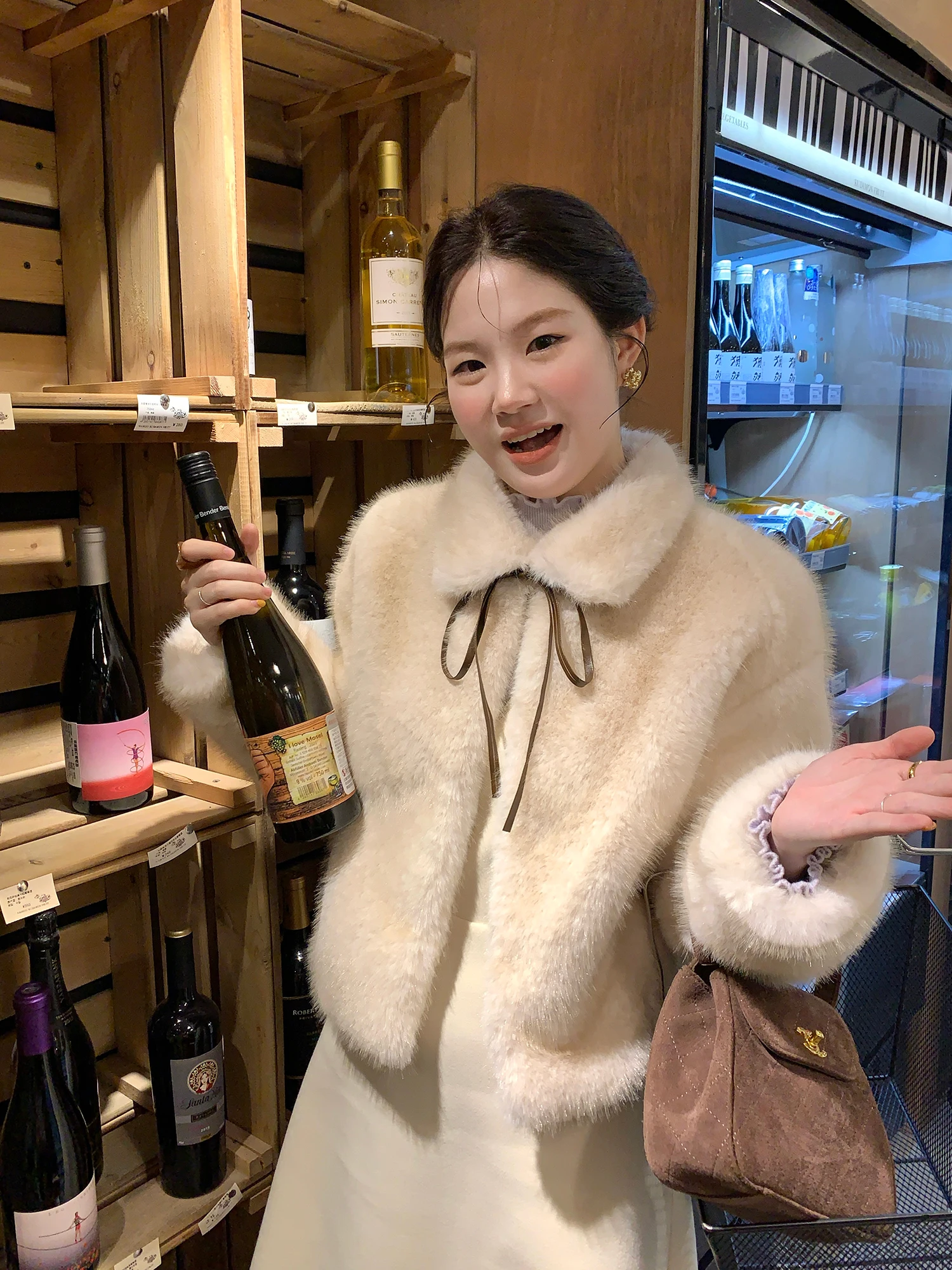 

Корейская женская утепленная теплая куртка с отложным воротником и мехом, осенне-зимняя короткая верхняя одежда, экологичная модная женская куртка