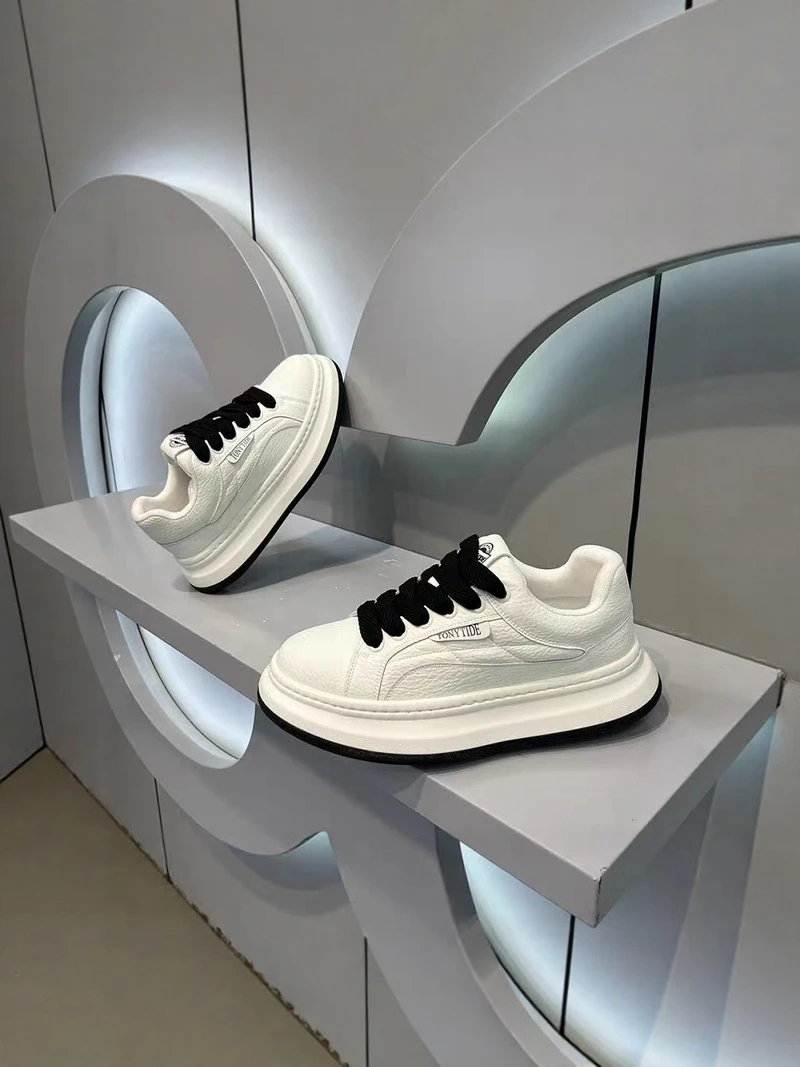 

Men's Sporty Casual Shoes 2026 New Summer Trendy Brand High-End Sensation Sports Leisure White Board Shoes Heightening Versat...