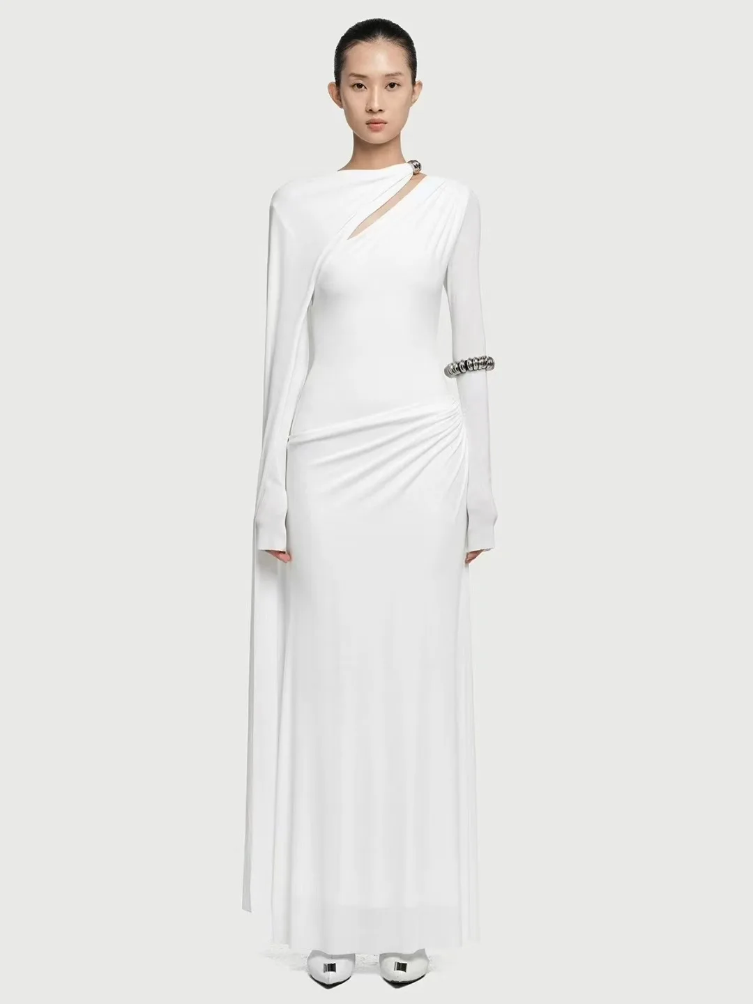 ชุดเดรสยาวทรงเข้ารูป ดีไซน์เวียดนาม แต่งกระดุมโลหะ จับจีบแบบไม่สมมาตร  สำหรับงานกลางคืน  ชุดราตรี ropa mujer