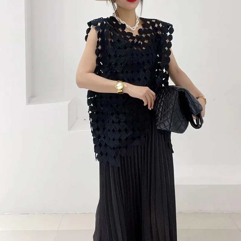 2025 Summer New Embroidered Hollow out Design Women's Korean Sle Vest Top Layering Tank Top Cotton  Color round Ne