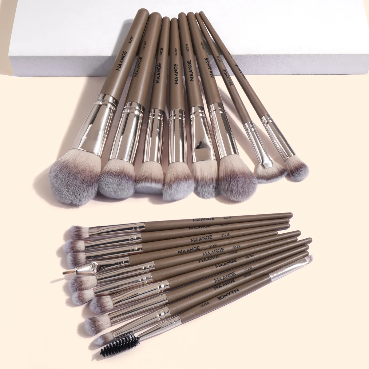 MAANGE 18PCS Professional Makeup Brushes Set Soft Kabuki Foundation Powder Blush Blending Brush Facial Cosmetic Beauty Tools Kit