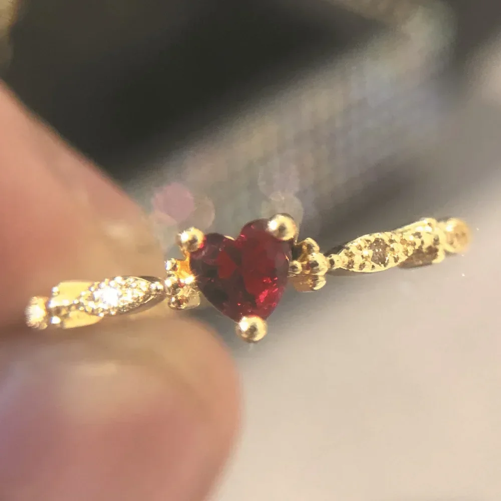 

MDL Moissanit1 Style Synthetic Pigeon Ruby Ring 18K Gold Plated Heart Shaped Diamonds Ring