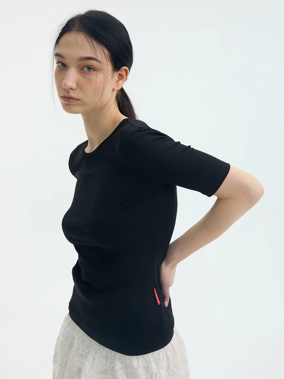 

Ультракомфортная черно-белая футболка с круглым вырезом, приталенного кроя, с подплечниками, повседневная, из смесового хлопка, летний топ