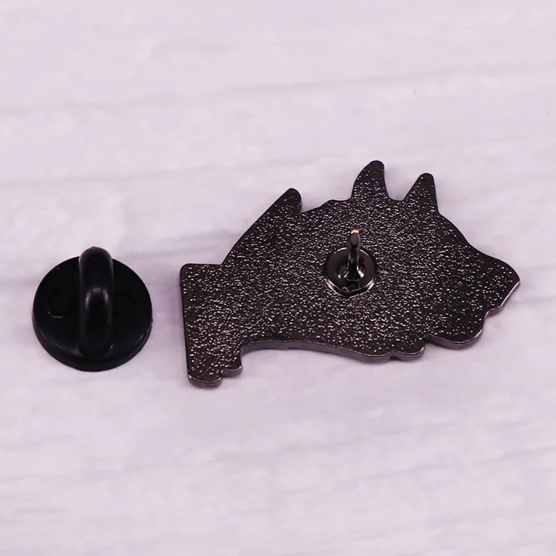 Hand shadow brooch wolf head badge accessories