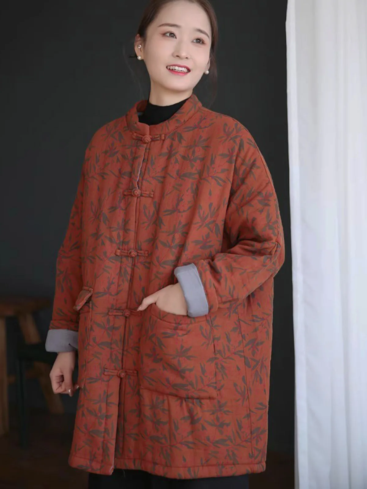 中国風ツイルコットン花柄キルティングジャケット レディース 冬 ソフトで暖かいルーズ着物風カエルボタン レトロアウターコート ポケット付き