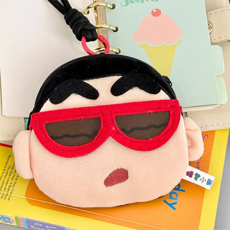 Miniso colaboración anime Crayon Shin chan periférico monedero de felpa dibujos animados creativo bolsa de almacenamiento de auriculares regalo