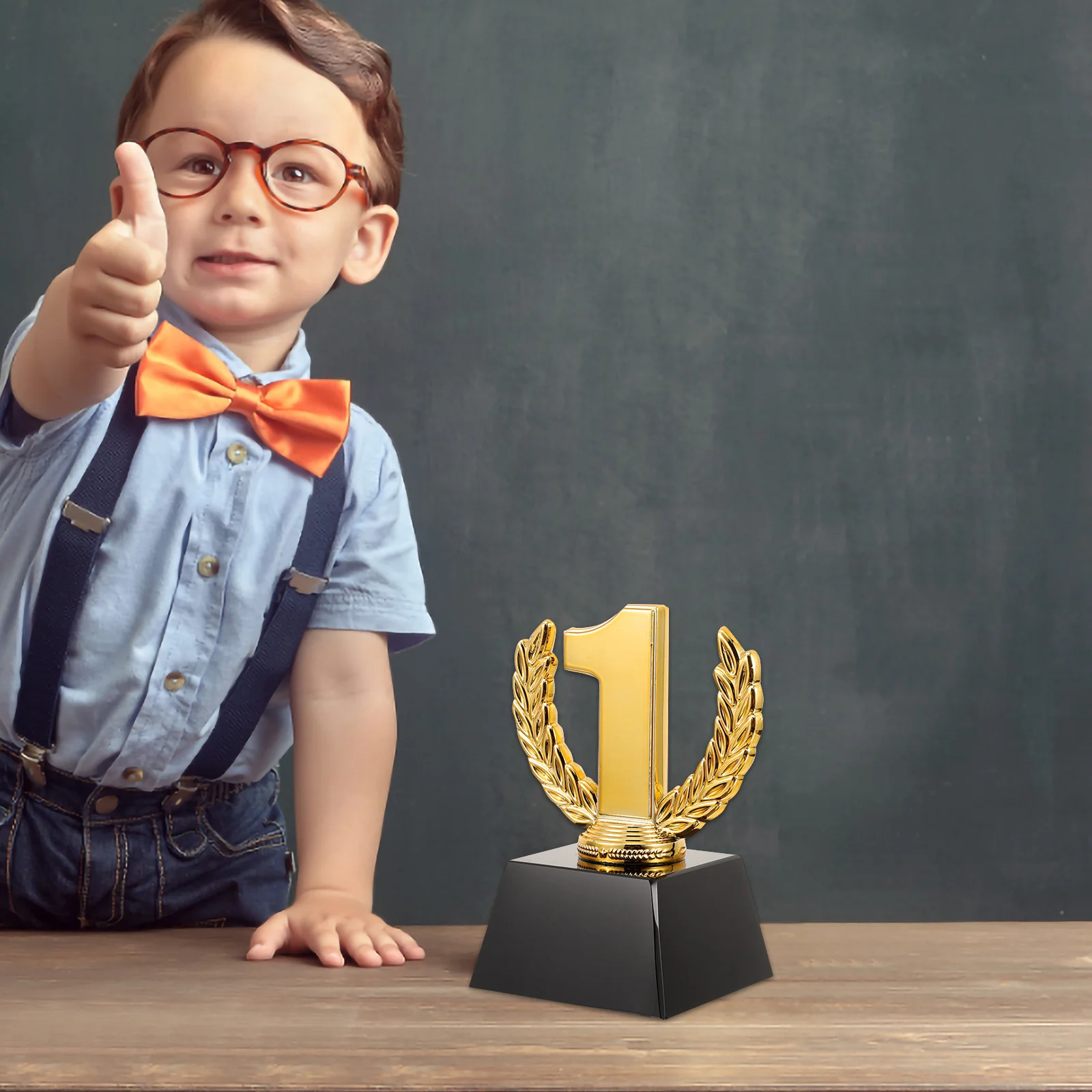 كريستال صغير مشرق اللون صنعة ممتازة الكأس البلاستيكية للطلاب المنافسة جائزة كأس الكأس الرياضية