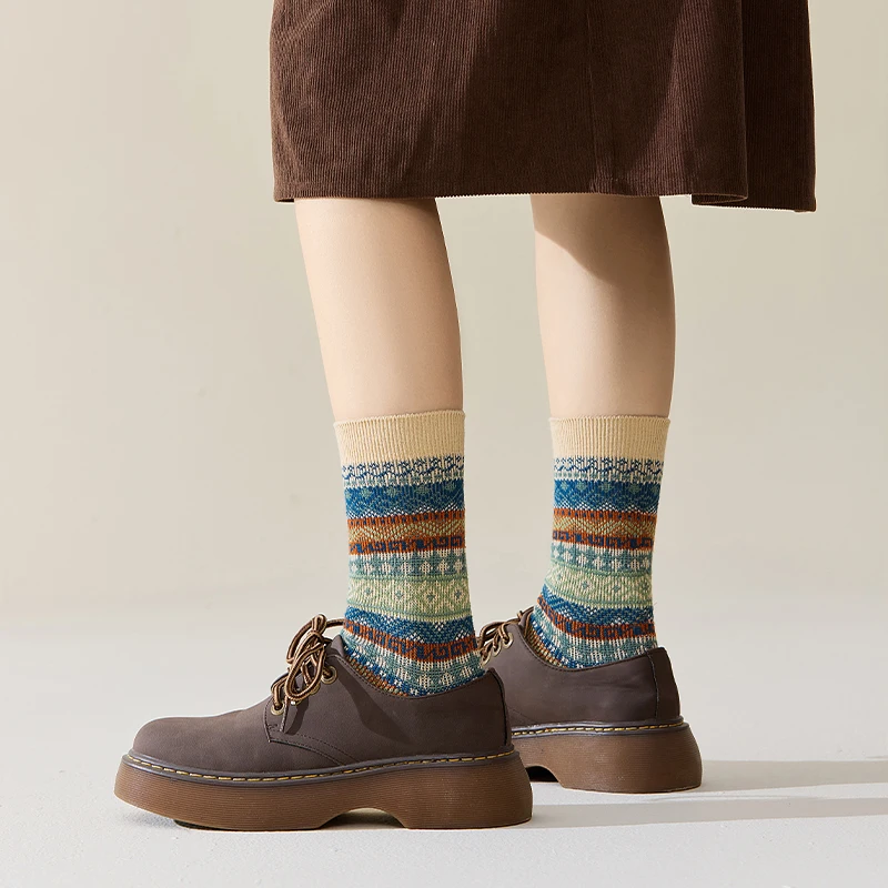 Womens cotton Socks Autumn and Winter Warm Socks Thick Knit Cabin Cozy Crew Soft Socks Gifts for Women Colorful Fashion