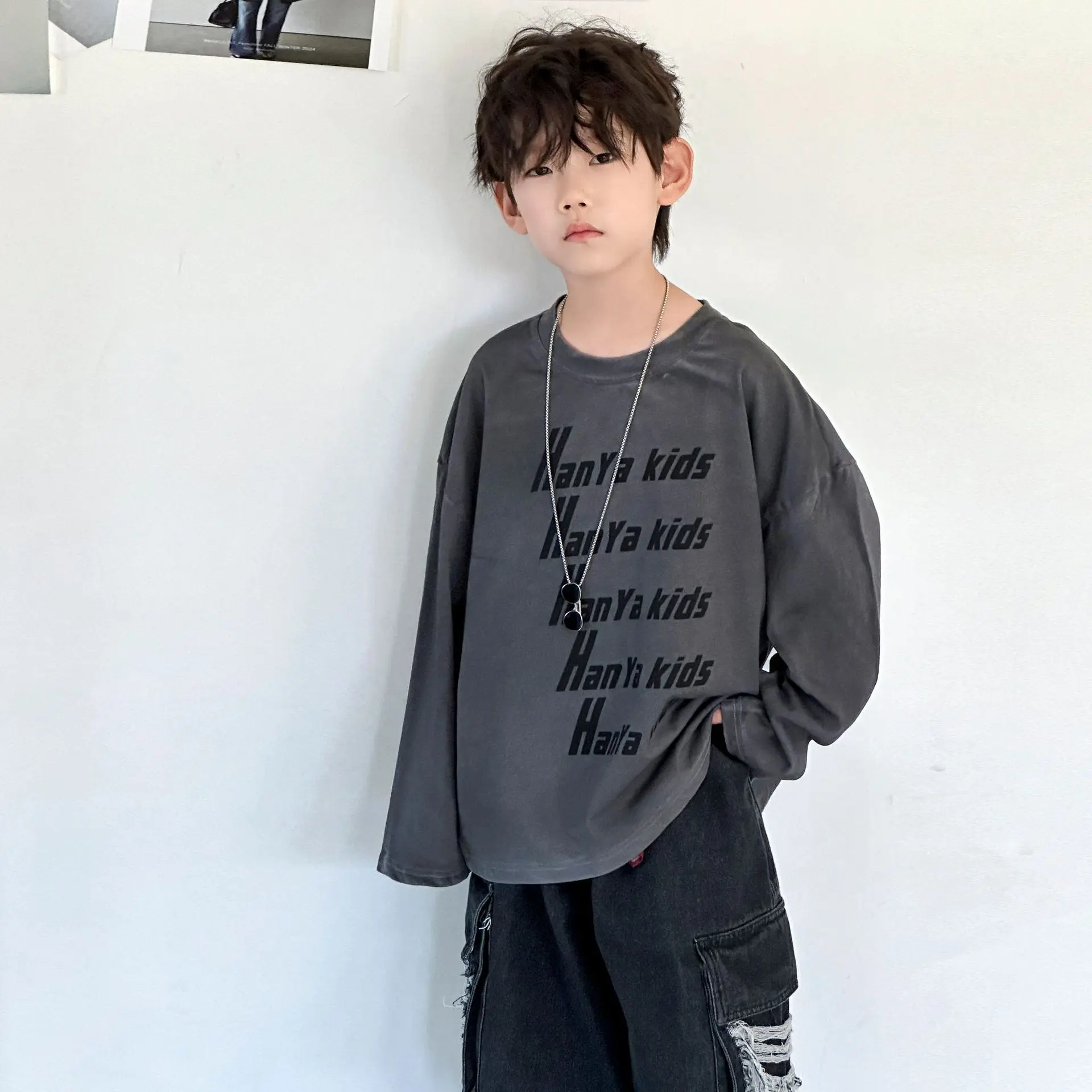 

Осенний новый хлопковый свитшот для мальчиков, свободный удобный топ, детская одежда 2025 года, модная повседневная футболка с буквенным принтом для мальчиков