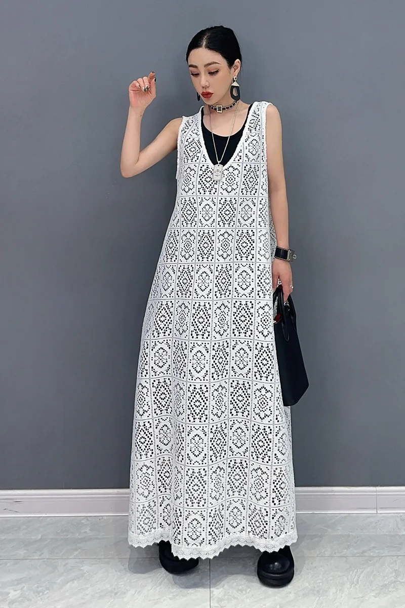 Summer 2024 New Hook Flower Hollow Elegant Loose Long Dresses Women Fashion V Neck Sleeveless Dress Ladies Wholesale J217