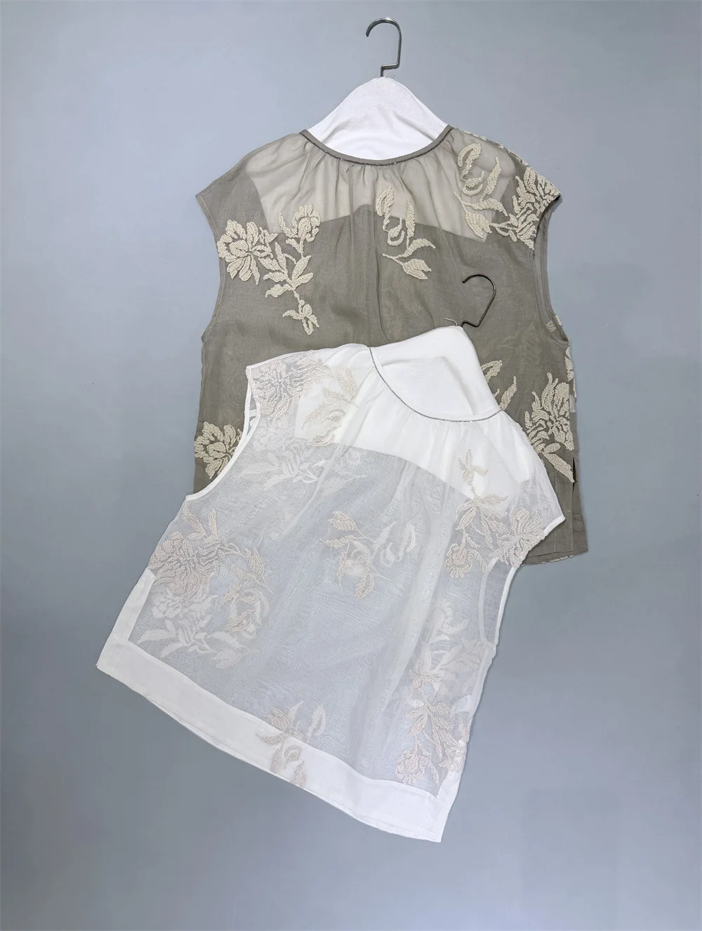 

2026 Spring/Summer New Women's Heavy Embroidery Sleeveless Blouses Top High-End Round Neck Beade