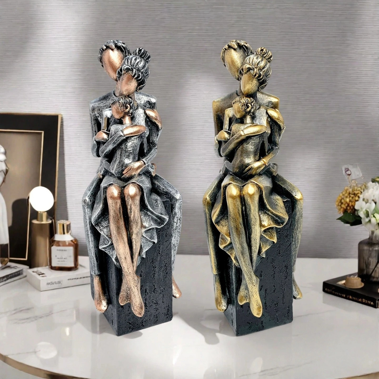 Resin Handicrafts Simulation Figure Sculptures Family Portrait Figurine Embrace Statue Couple Mother's Day Home Decoration