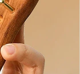 

Head Massage And Gua Sha Tool Brass Long Handled Massage Comb Scalp Head Meridian Comb Thickened Wide Gold Wire Sandalwood Comb