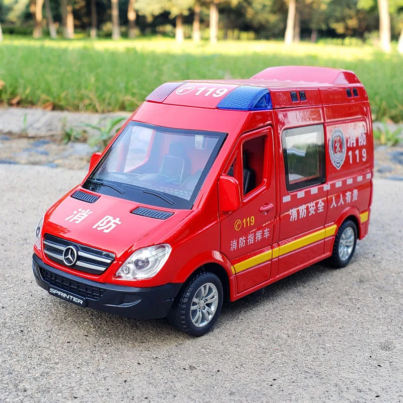 Sprinter MPV Fire Engine Ambulance Police Car Simulation Exquisite Diecasts & Toy Vehicles Double Horses 1:32 Alloy Car Model