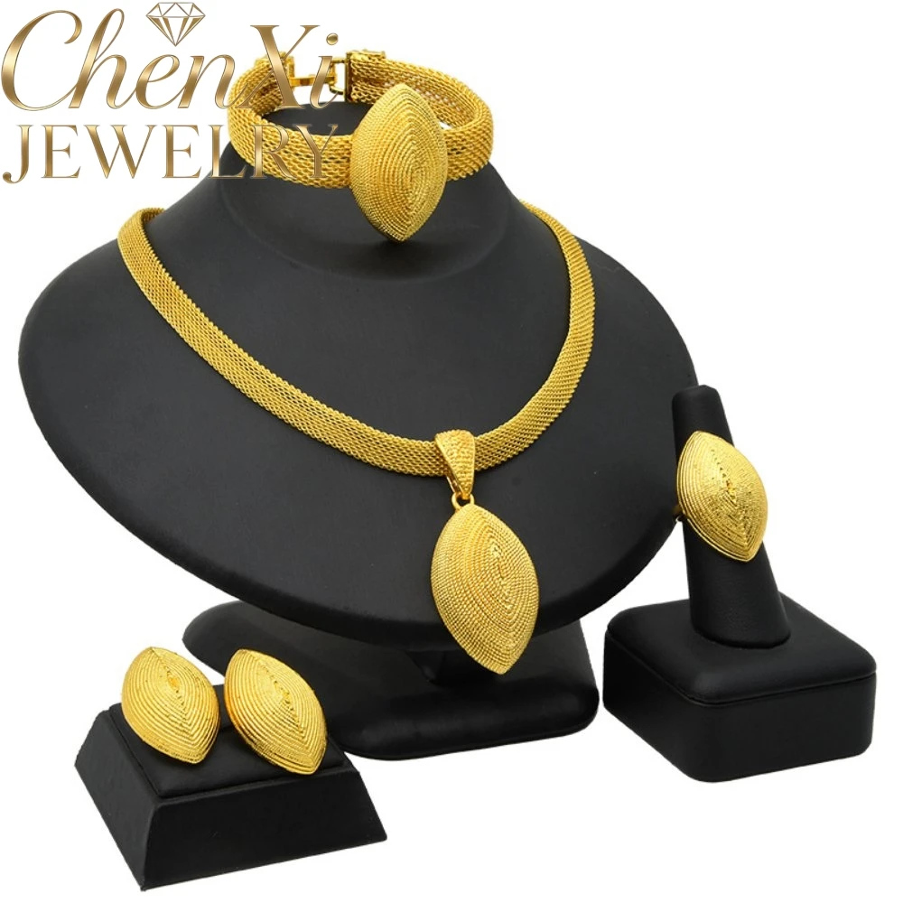 Alluvial Gold Three-Dimensional Hollow-Out Flower Necklace Elegant Charms Standout Piece High-End Keepsake Exquisite Luxury Gift