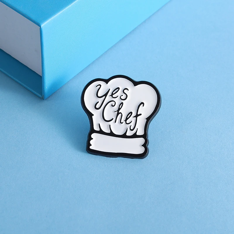 مضحك الطبخ الشيف إقتباس المينا دبوس نعم الشيف الأبيض Toque بلانش الطهاة قبعة بروش التلبيب على ظهره شارة مجوهرات هدية للأصدقاء