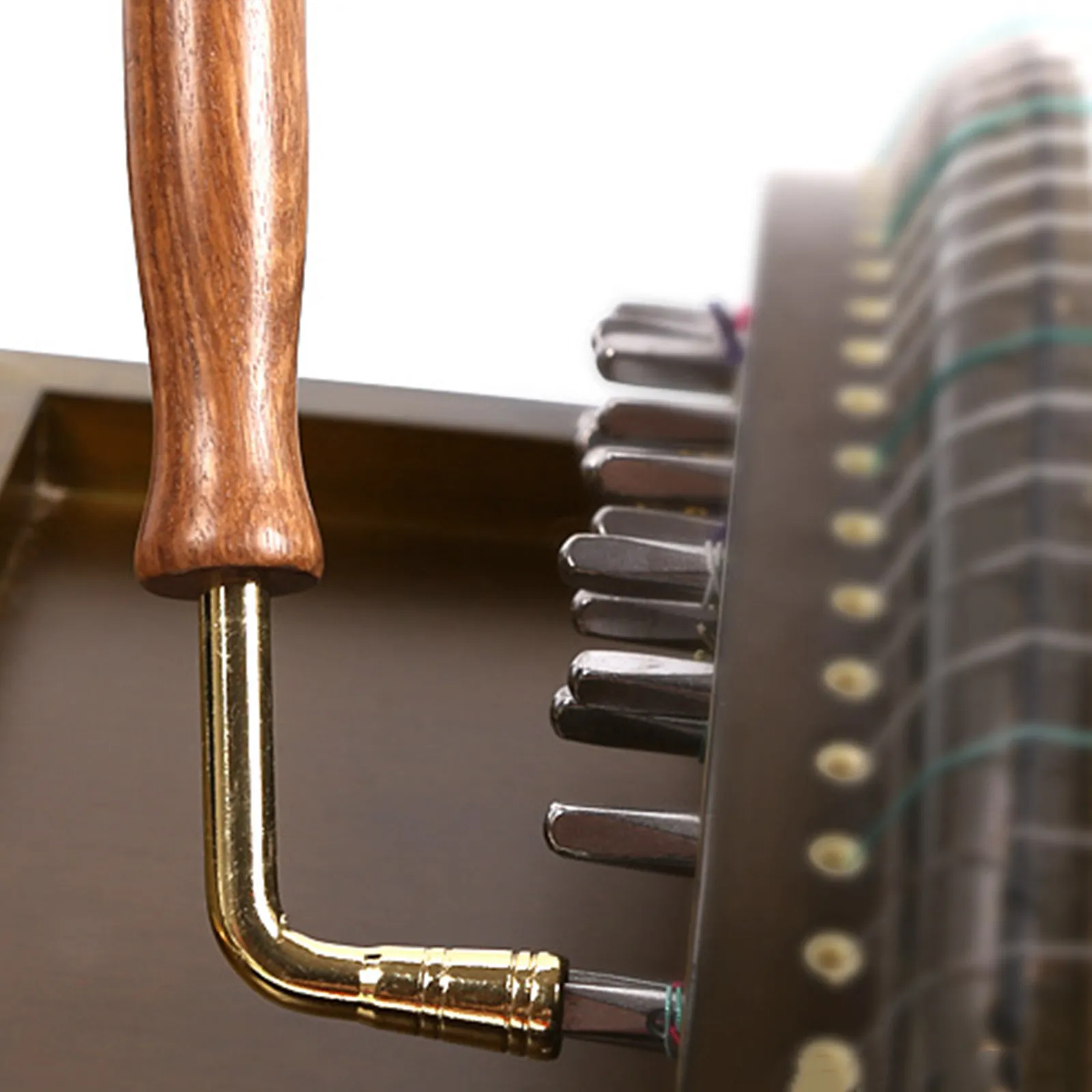 chave-de-afinacao-profissional-para-guzheng-com-cabo-de-madeira-exquisito-ferramenta-confiavel-e-eficiente-para-ajuste-de-cordas-acessorio-para-afinador-de-guzheng