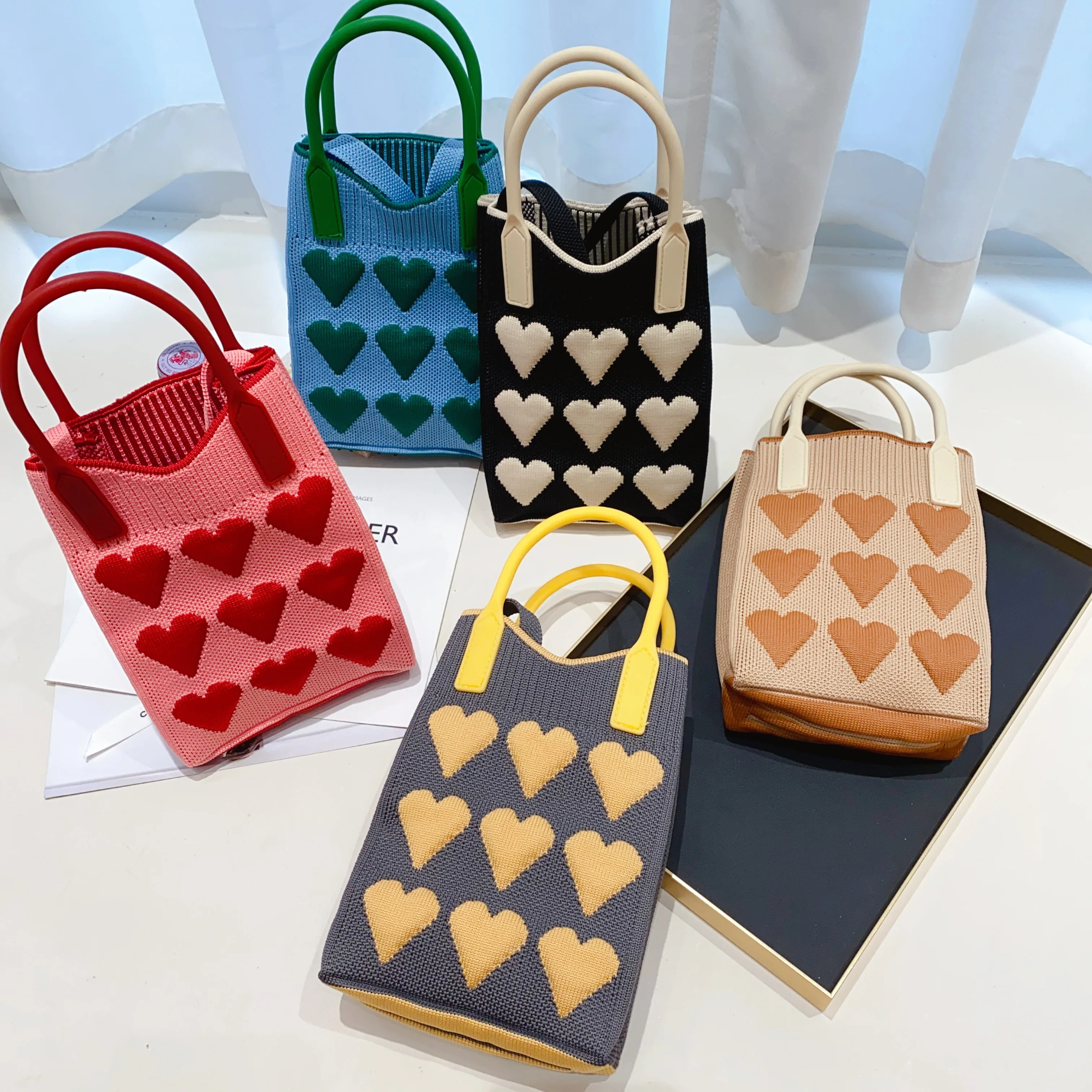 2026 Koreanische Mode Herz-Strick Mini-Quadrat-Handtasche für Damen Kleine Handy-Umhängetaschen Mädchen Outdoor Crossbody-Taschen