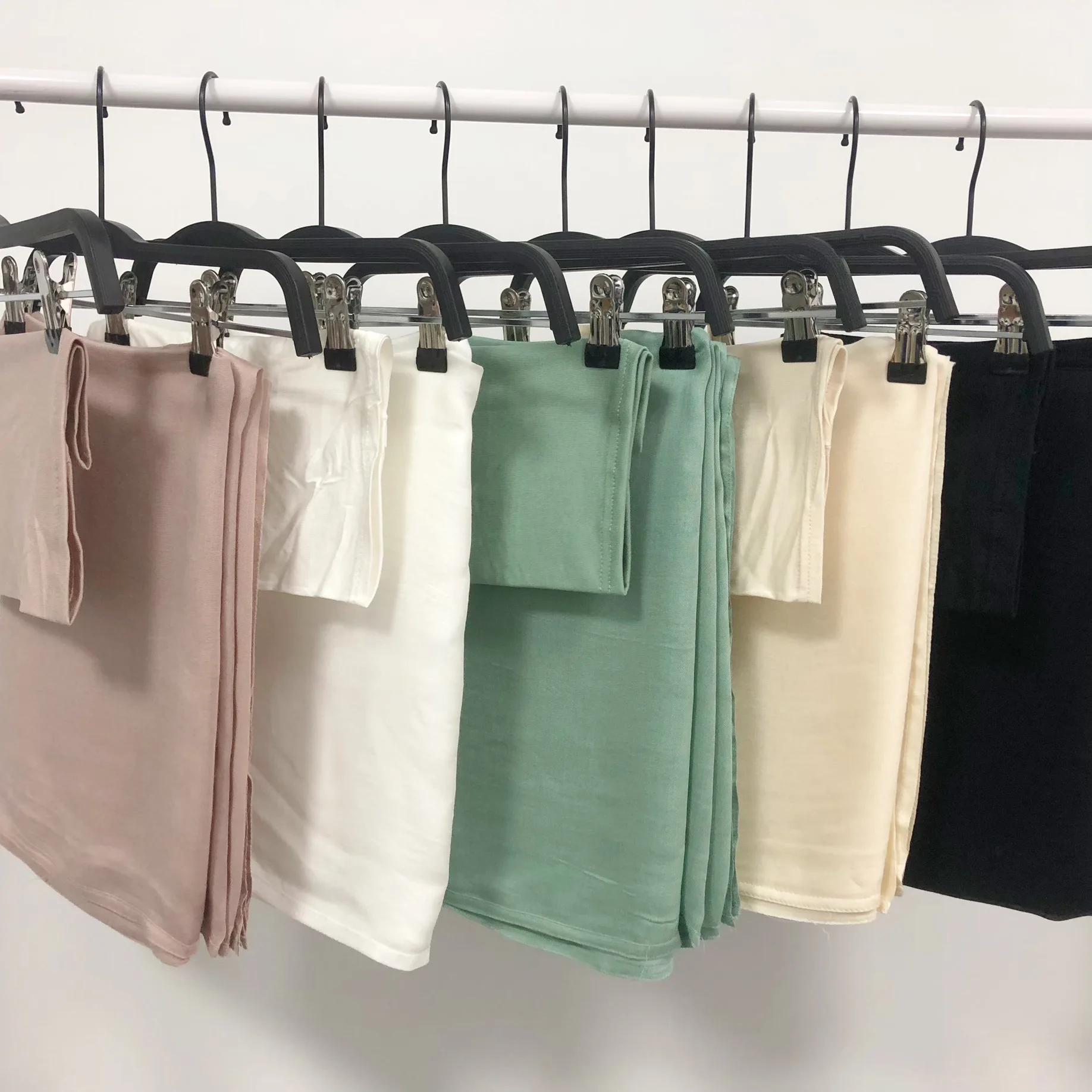 Wysokiej jakości sztuczny hidżab z bawełnianą czapką w tym samym kolorze Cienki modalny oddychający natychmiastowy hidżab Dwuczęściowy zestaw Bonnet Turban