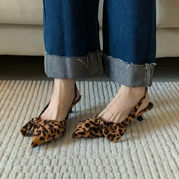 

Сандалии женские на каблуке с котятами, модные туфли-лодочки с острым носком и бантом, с ремешком сзади, классическое Повседневное платье, лето