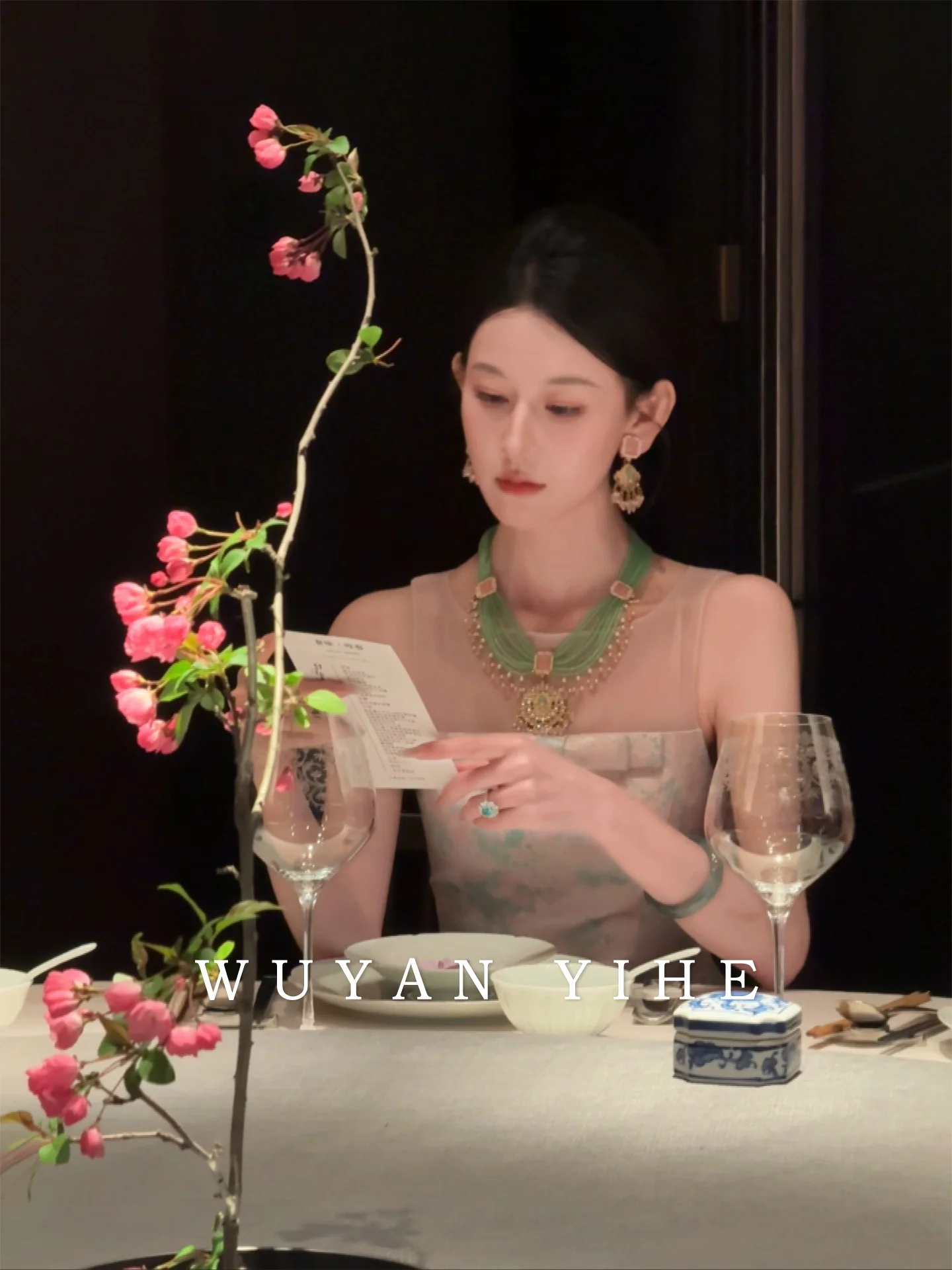 

Elegant Chinese Style Original Design Silk Gold Embroidery Sleeveless Top And Half Skirt Fashionable Spring Outfit for Women