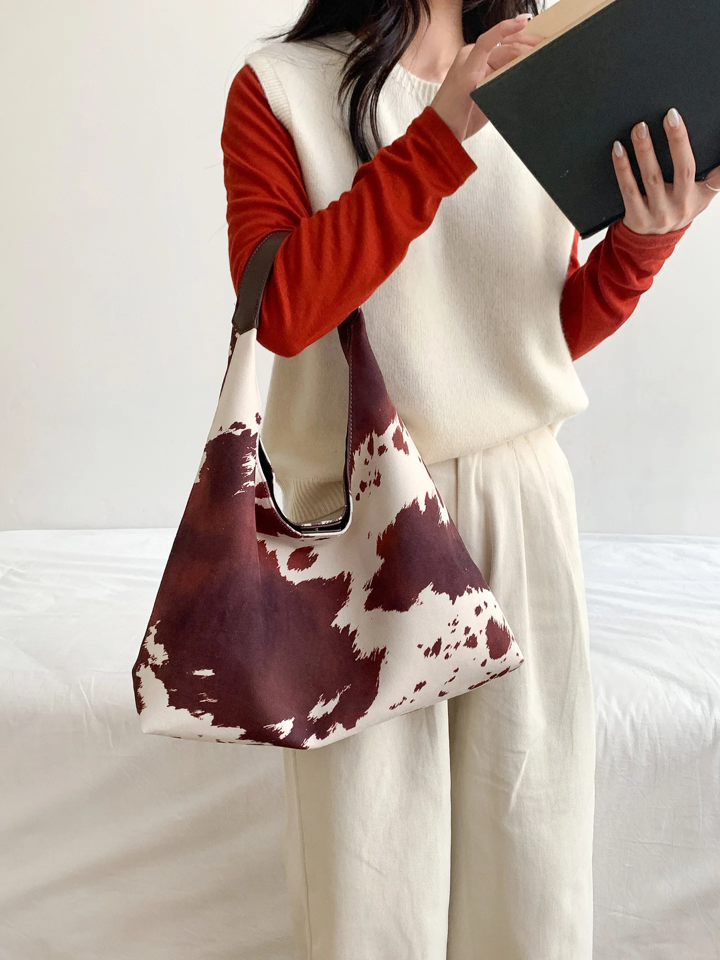 

Матовая большая вместительная сумка на плечо для женщин, корейская осенне-зимняя сумка контрастного цвета, повседневная модная сумка с принтом тай-дай