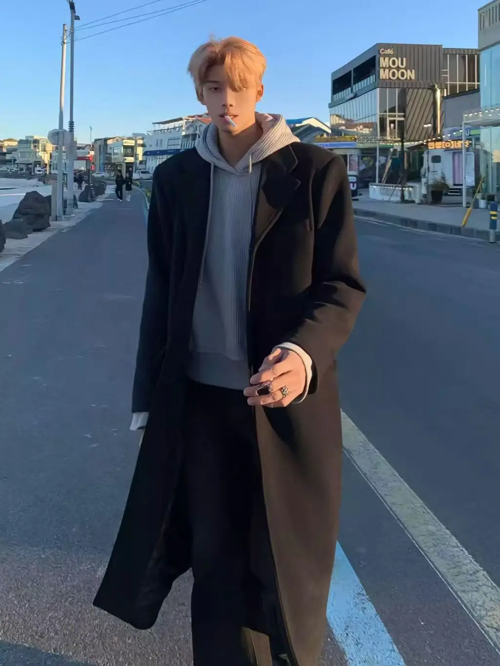 

Мужское пальто-накидка из шерстяной смеси Harmony: элегантное, прочное, с декоративной отделкой, серое, повседневное, изысканное, нейтральное.