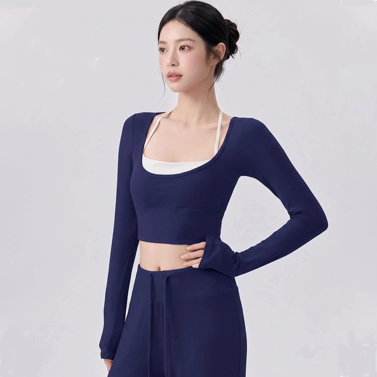 Nude Kontrastfarbenes Langarm-Yoga-Top, schmal geschnitten, mit Neckholder-Ausschnitt, Pilates-Fitnessbekleidung, halbfeste Lauf- und Sportoberbekleidung – Detail 4