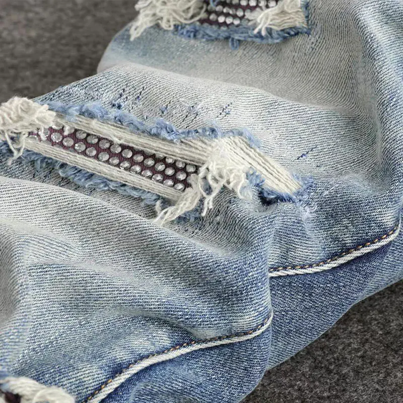 Fashionable new men's jeans with bead embellishments, washed with nostalgia, perforated with bead patches, light blue jeans, hig