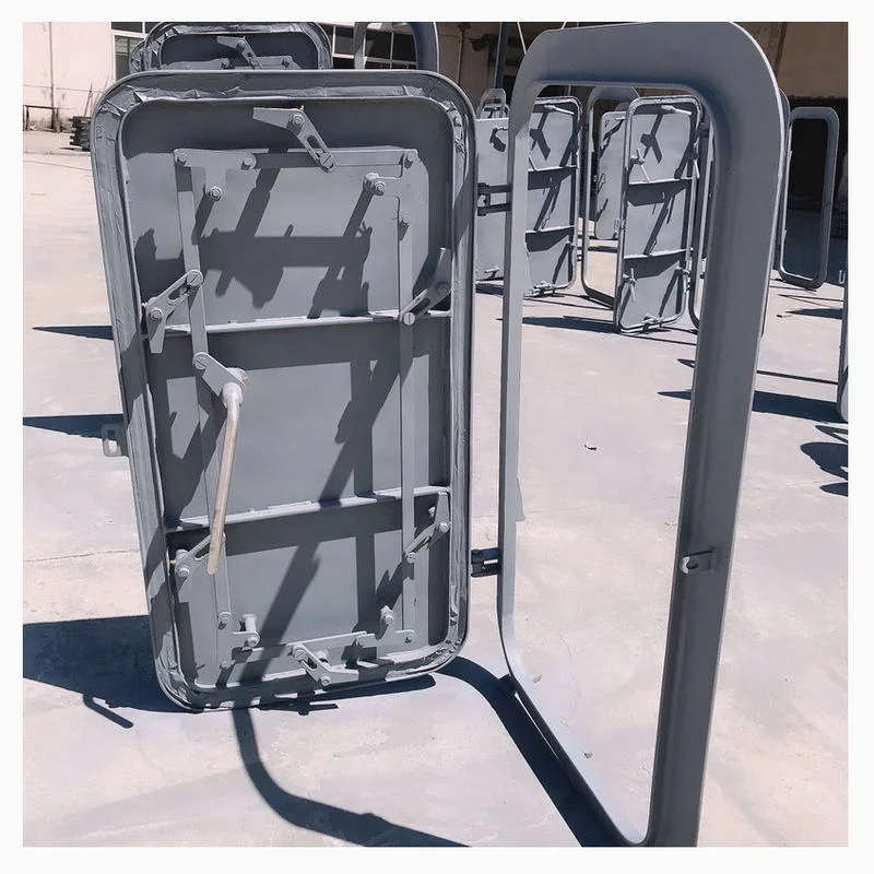 Single quick opening and closing weathering door light marine