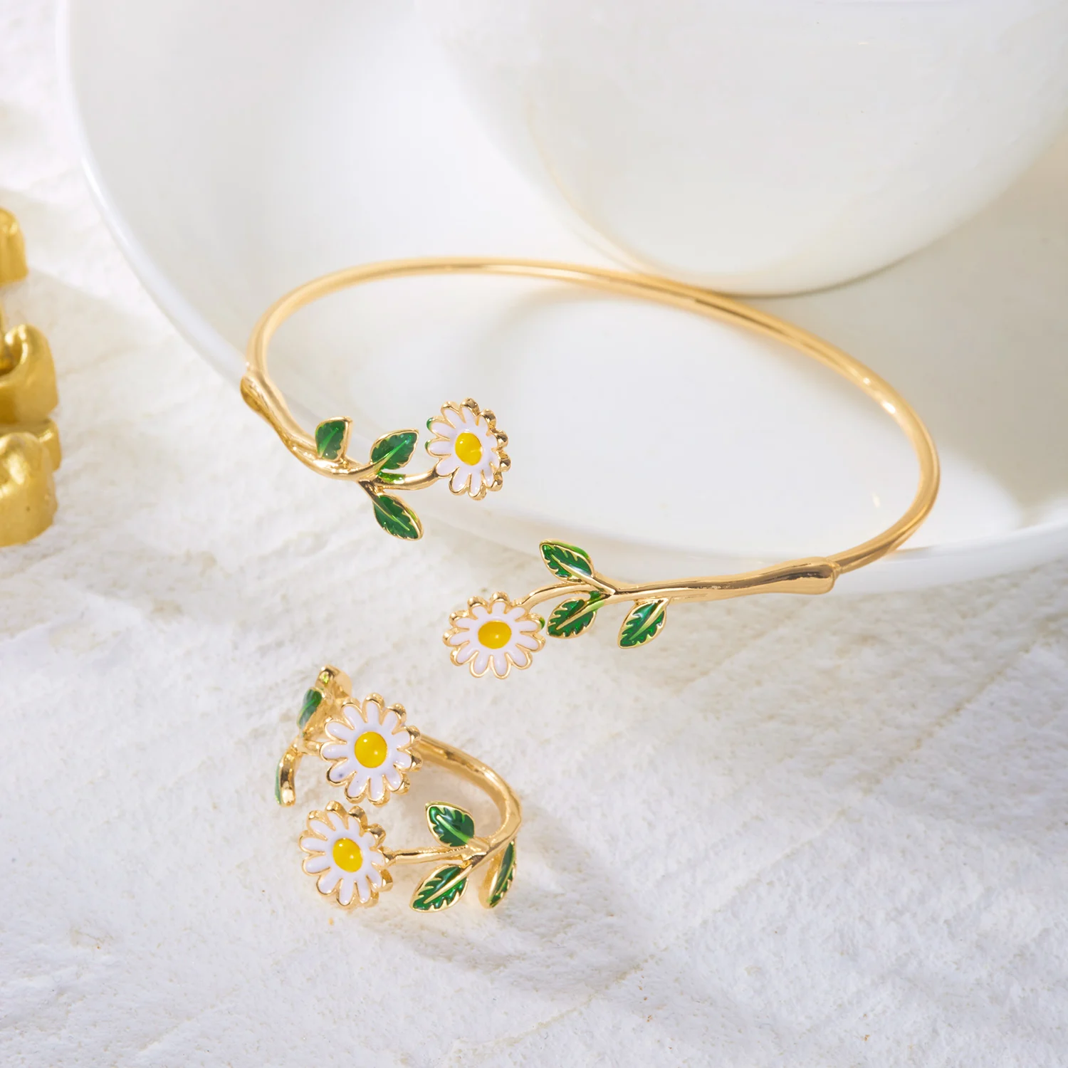 2-teiliges Elegantes Sonnenblumen-Armband und Ring Set für Damen, Emaille-Gänseblümchen Blumen-Manschette Armreif Fingerring Charms Party Hochzeit Schmuck – Detail 5