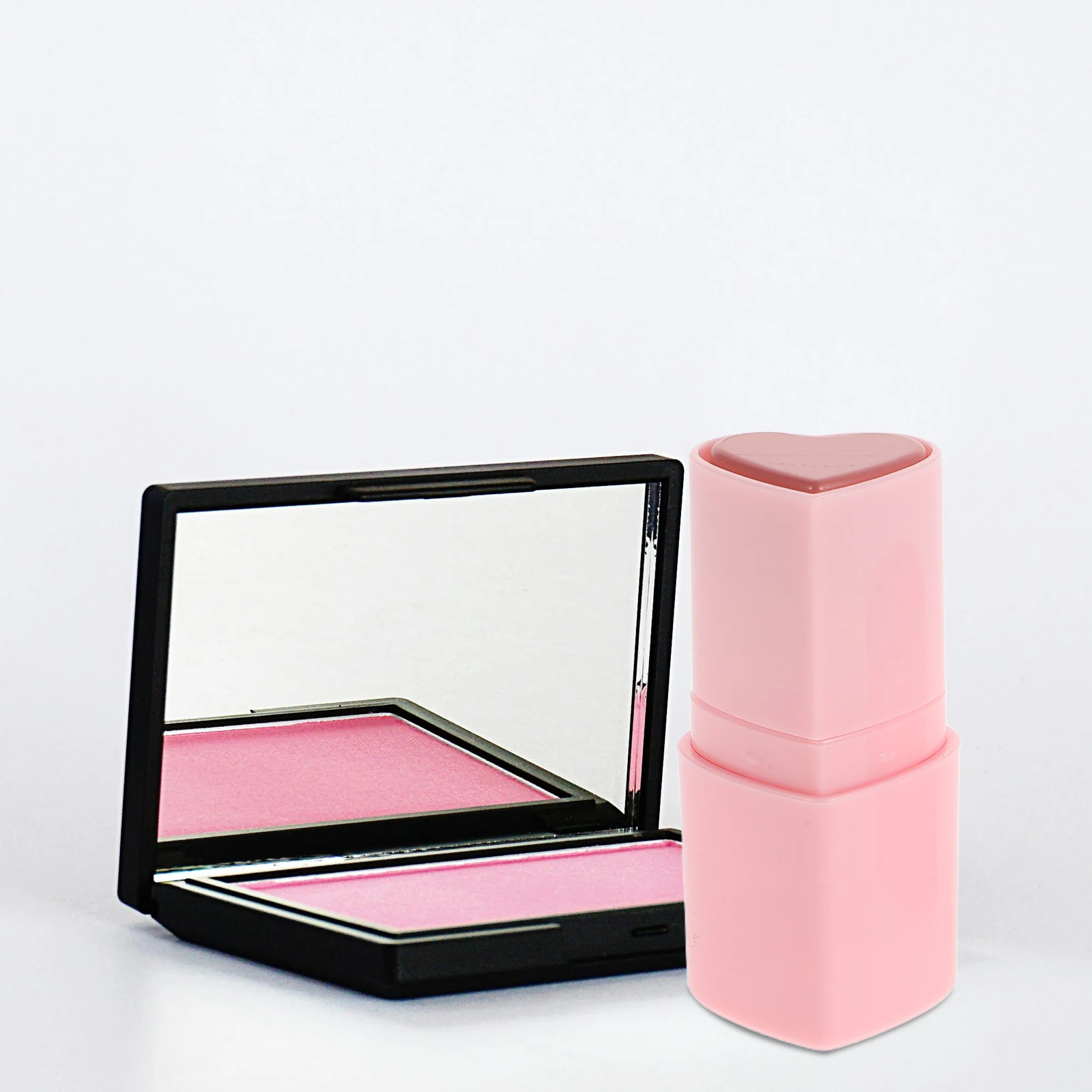 Bastão de Blush em Creme para Bochechas e Lábios, Ferramenta de Maquiagem Multifuncional para Contorno Facial e Iluminador, Portátil em Formato de Coração, Fácil de Aplicar