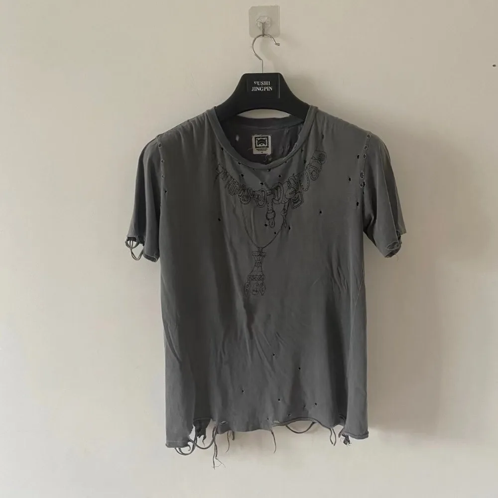 

Lmyer Undercover03ss Scab Men Loose Tees Printed Destruction Necklace Washed Rock T Achive Single Item T-Shirts