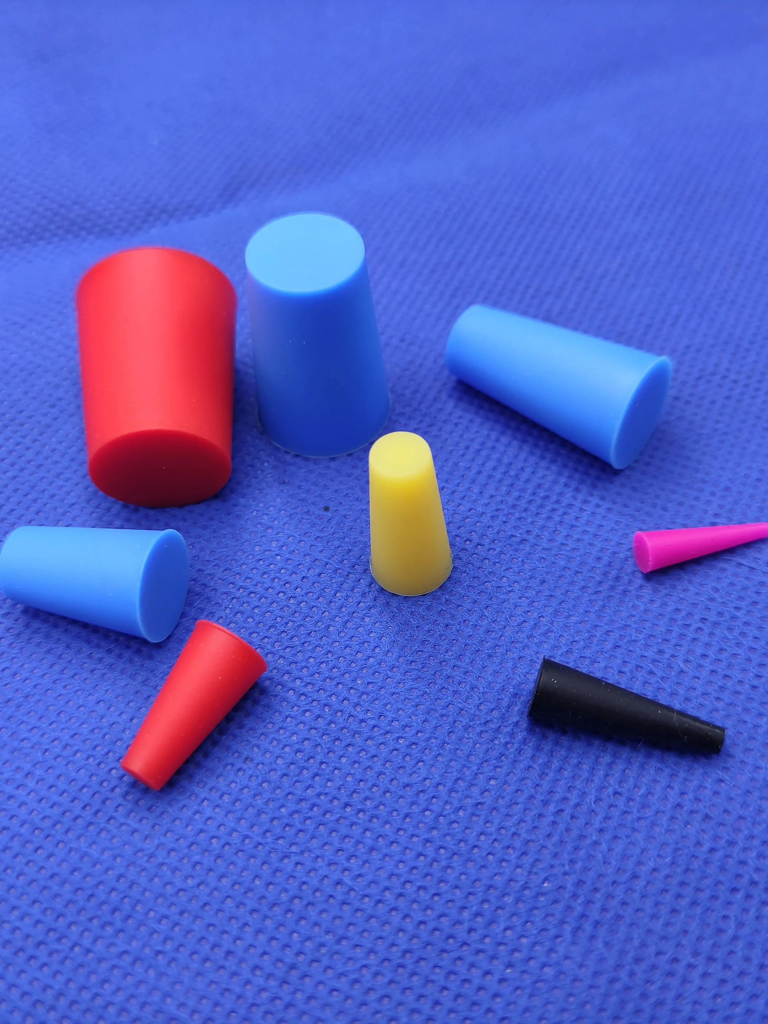 Juego de 110 Tapones de Silicona, Resistentes a Altas Temperaturas, para Sellado de Orificios, Enmascaramiento y Uso General, en Varios Colores