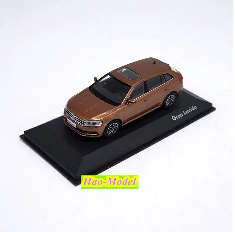 Juguetes de aleación de Metal fundido a presión para niños, regalos de cumpleaños para niños, exhibición de Hobby, adornos de colección, Shanghai, Volkswagen, Gran Lavida, 1:43