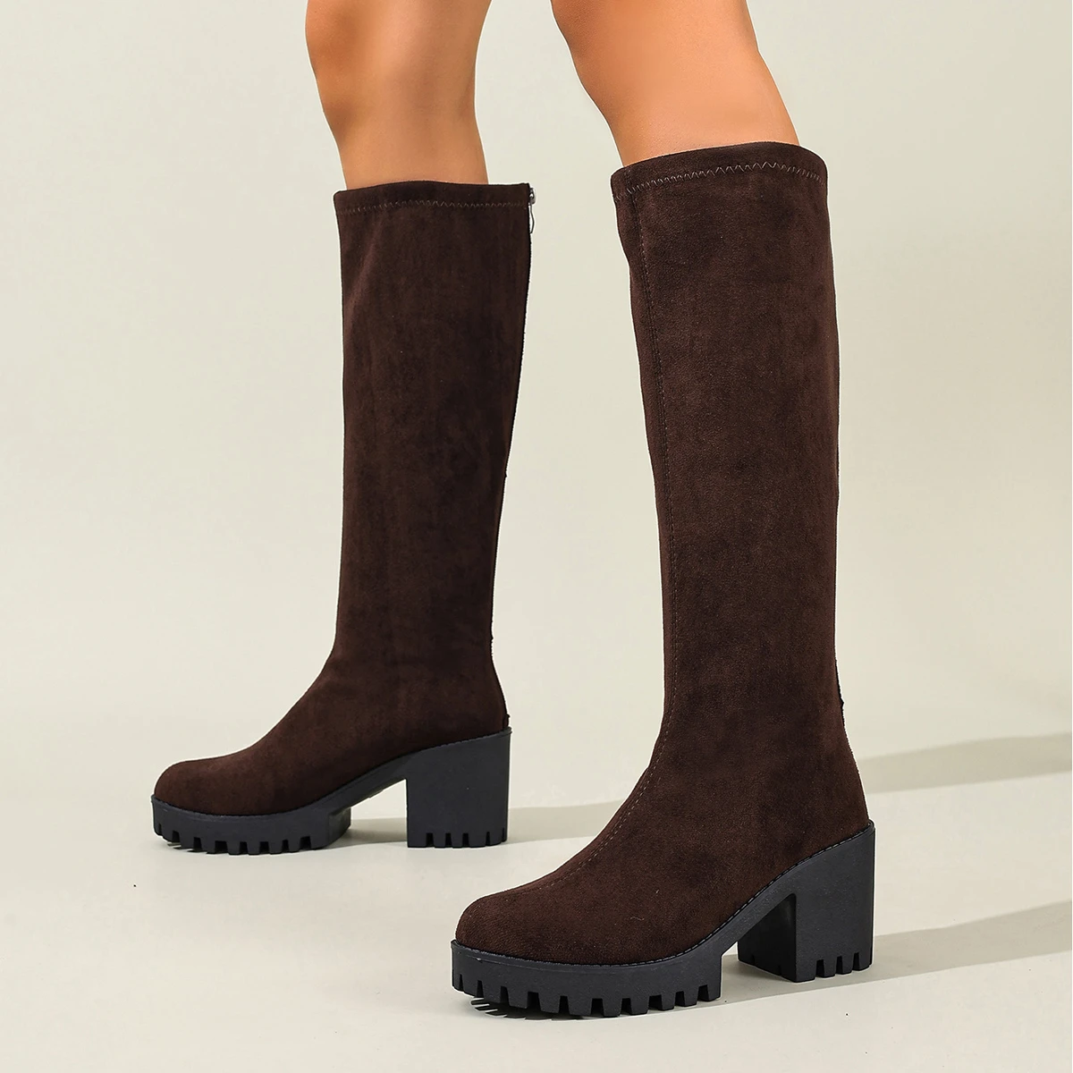 

Новые модные нескользящие сексуальные ботинки средней длины на толстой подошве, зимние замшевые удобные теплые повседневные женские рыцарские ботинки с круглой головкой