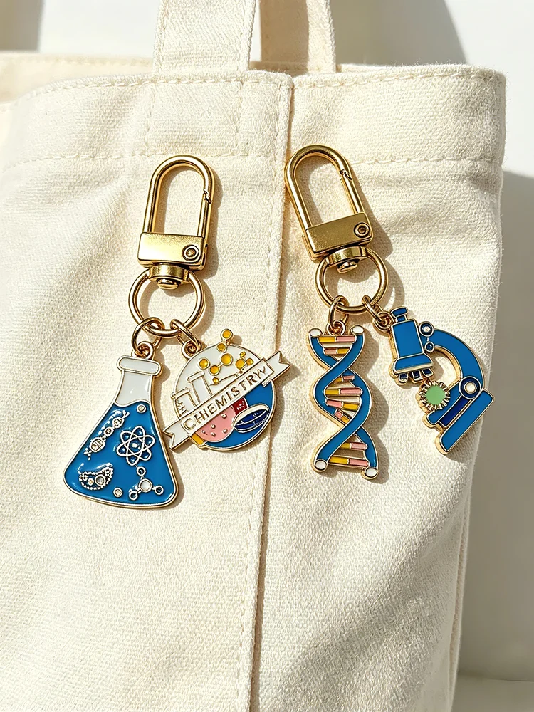 1 Stück Wissenschaftsthema Metall-Schlüsselanhänger Chemie Erlenmeyerkolben DNA Mikroskop Anhänger Schlüsselring Studententaschenanhänger Geschenk für Wissenschaftsliebhaber – Detail 4