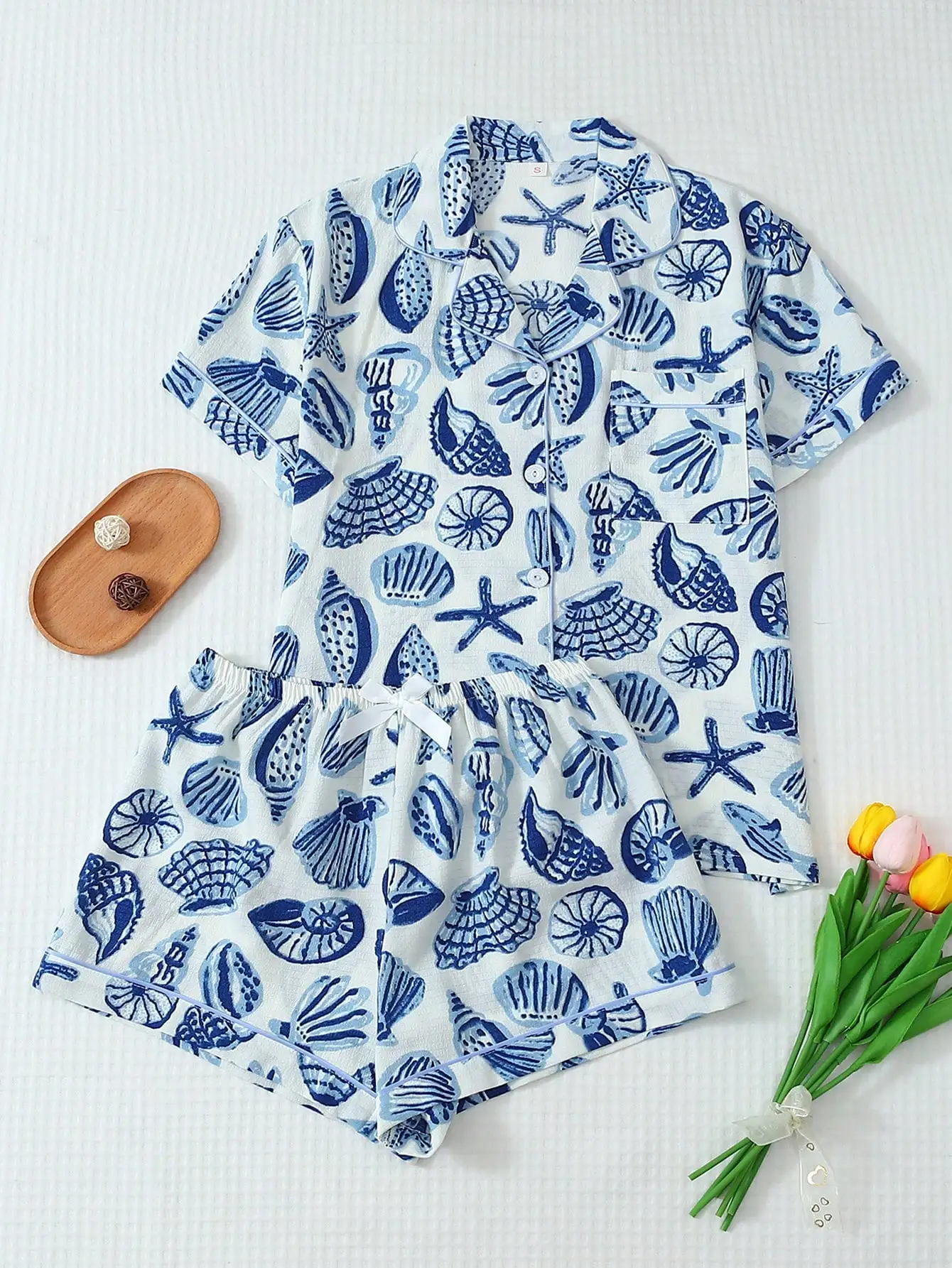 

2-Piece Women's Short Sleeve Pajama Set with Seashell & Starfish Print, Lapel Collar, Pocket & Bow Shorts