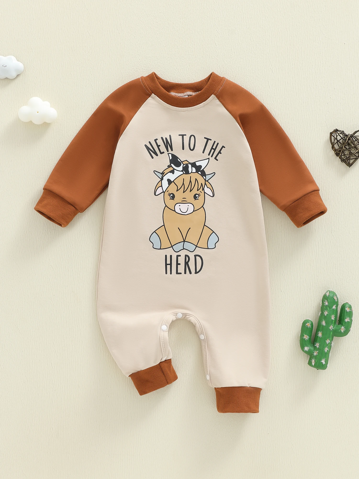 

Cute Animal Print Infant Romper with Long Sleeves and Round Neckline for Baby Boys and Girls - Adorable Full Length Jumpsuit