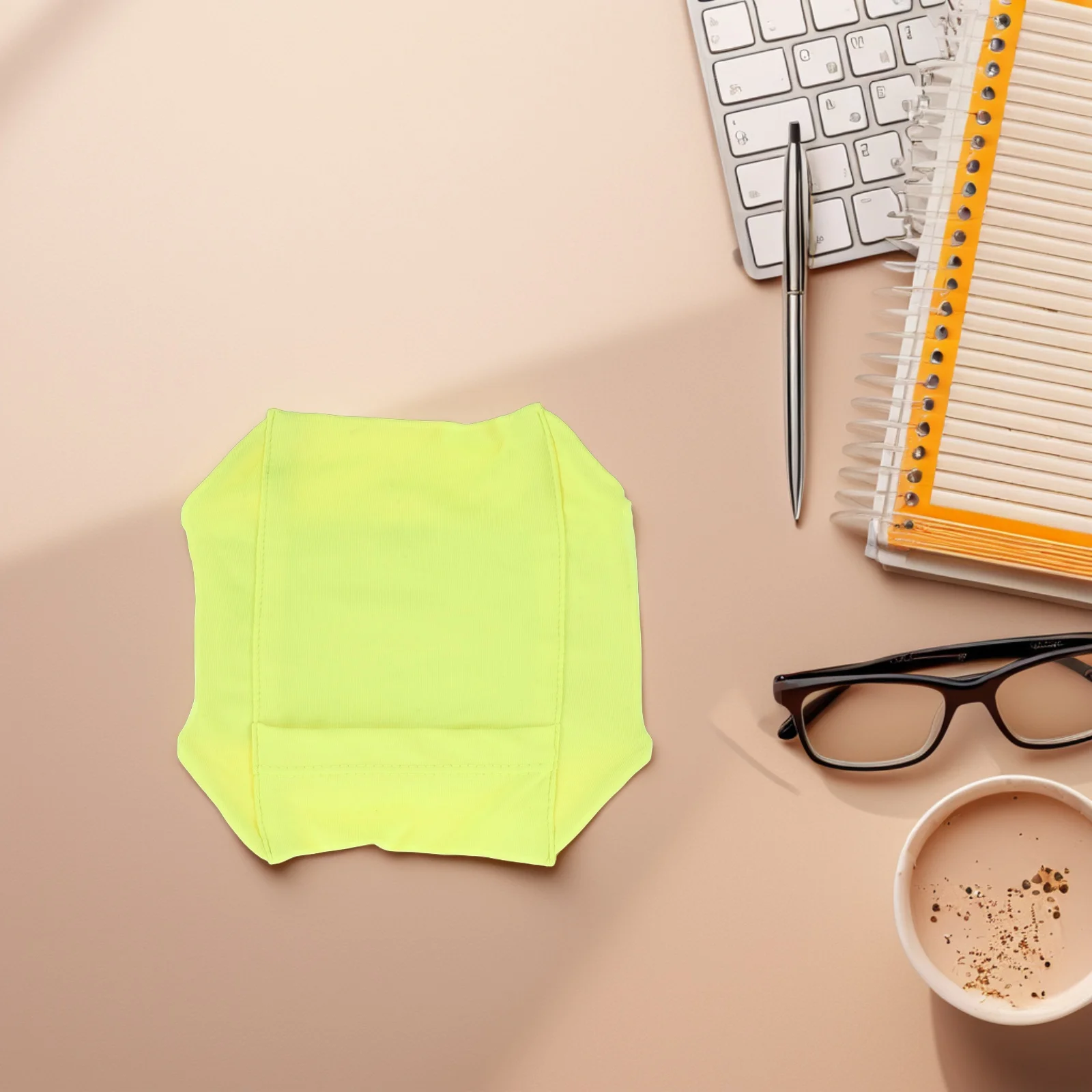 

Sports Phone Holder Lightweight Breathable Leg Strap for Running Walking Hiking Secure Carry for Phone Keys Universal Size