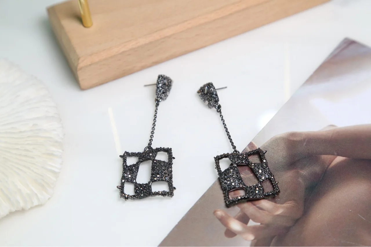 European and American Genius Designers Create Fashionable and Casual Full Diamond Chessboard Series Earrings
