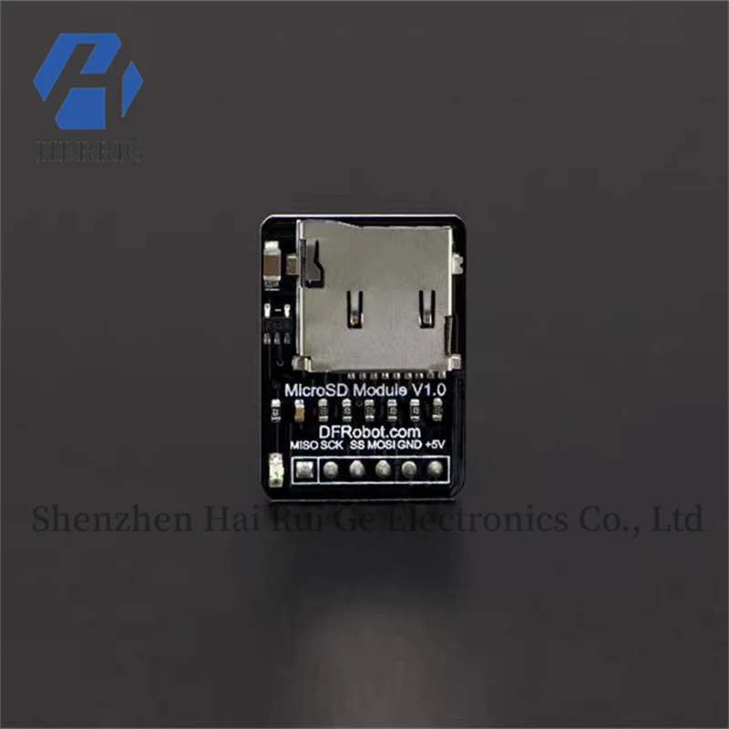 Módulo leitor de cartão MicroSD compatível com Arduino de Dfrobot com uma pequena placa de memória.