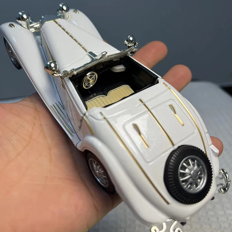 1:28 Mini Model Alloy Retro Vintage Car Diecast Model Toy White Vehicle Pull Back Car Simulation Collection Gifts Toys Boys