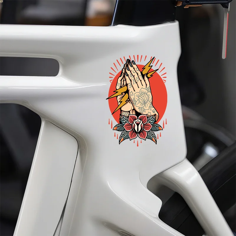 Image of 2 Stück/4 Stück wasserdichter Vinyl-Aufkleber im Tattoo-Stil mit betenden Händen, Blumen und Blitzen für Auto, Motorrad, Helm, Laptop, Fahrrad, Dekoration