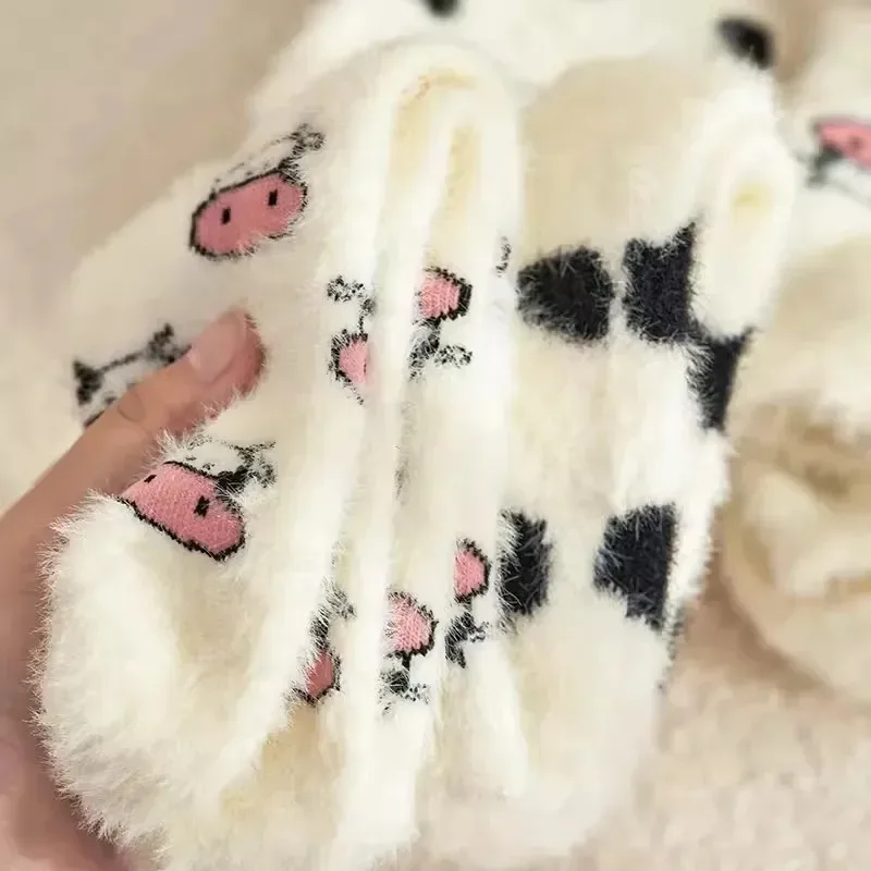 Cartone animato carino mucca visone velluto calzini donna inverno morbido pile peluche caldo casa sonno stivali calzini Kawaii Y2K peloso tubo termico Sox