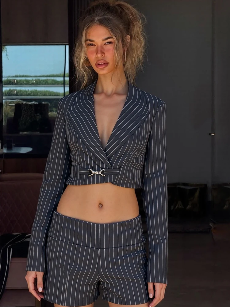 Sisterlinda طقم مكون من قطعتين مطبوع مخطط متقاطع للنساء برقبة على شكل حرف v وأكمام طويلة قطع علوية قصيرة + شورت كلاسيكي صغير بدلة على طراز المكتب #1