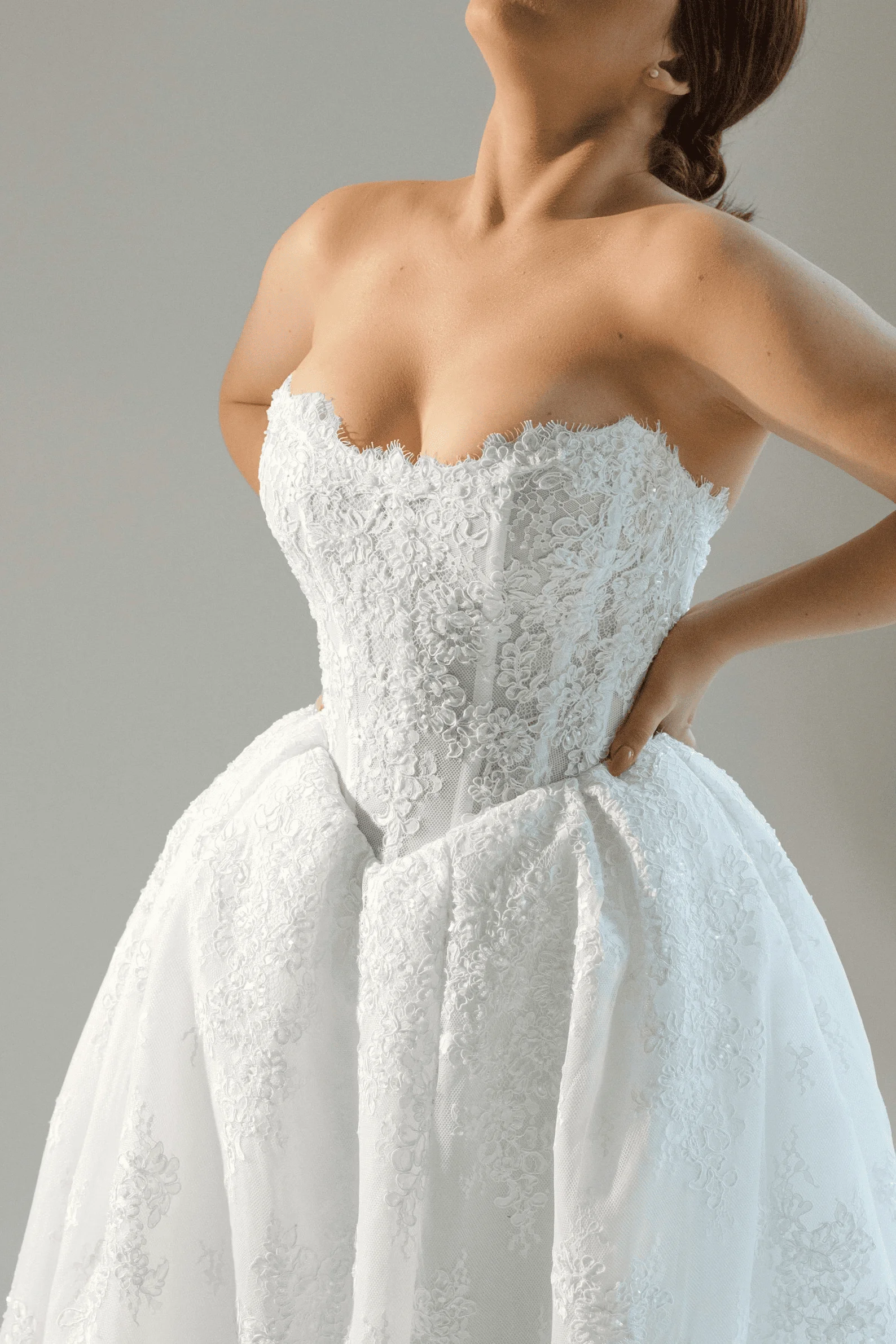 

Customized Romantic Corset Bridal Dress Lace Wedding Dress Long Tailed Strapless Wedding Dress Basque Waist Wedding Dress