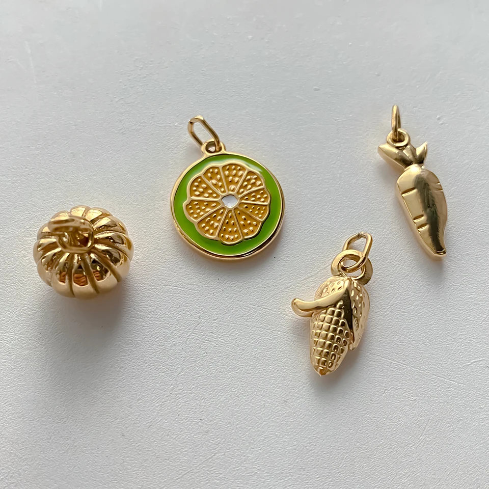 EMANCO Goldfarbene Edelstahl-Anhänger im natürlichen Stil mit Gemüse- und Fruchtmotiven wie Karotte, Chili, für DIY-Halsketten und Schmuckherstellung. – Detail 7