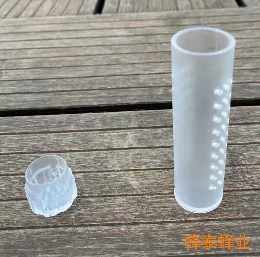 A Transparent Protective Cover For Queen Bee Storage, Transparent Crown Prince