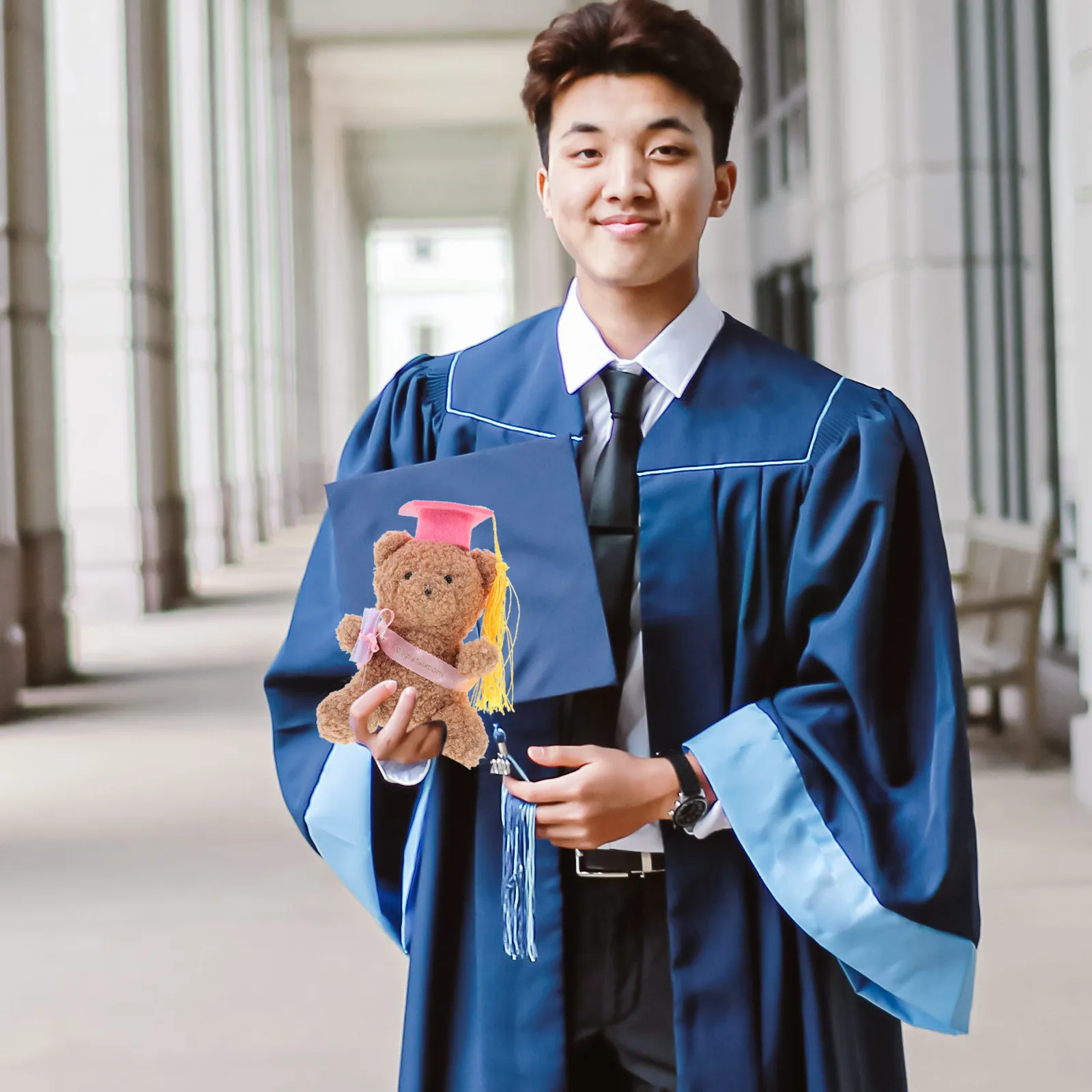 

Плюшевый мишка-выпускник 2024 года в академической шапочке, милый и уникальный подарок-украшение на выпускной